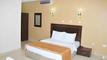 Royal Room | 1 bedroom, in-room safe, individually furnished, desk