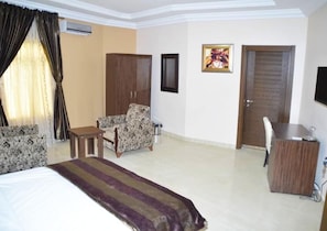 Presidential Room | 1 bedroom, in-room safe, individually furnished, desk