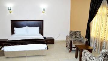 Royal Room | 1 bedroom, in-room safe, individually furnished, desk