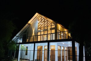 Front of property - Sigiri Holiday Bungalow (Sigiriya)