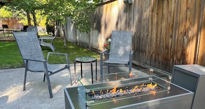 Lakeside Villa & Nordic Spa - Boutique motel with beach access