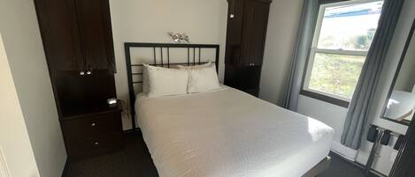 1 室のベッドルーム、WiFi (無料)、ベッドシーツ