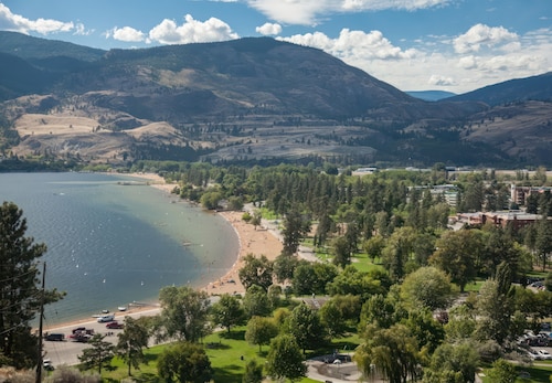 Boutique motel with private beach access & kitchenette