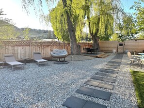 Terrace/patio - Lakeside Villa & Nordic Spa - Boutique motel with beach access (Penticton)
