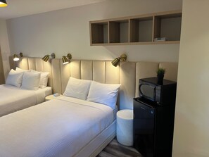 1 bedroom, WiFi (free), bed sheets - Boutique motel with private beach access & kitchenette (Penticton)