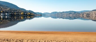 Lakeside Villa & Nordic Spa - Boutique motel with beach access