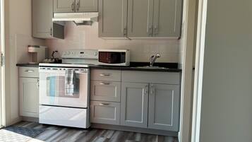 Fridge, microwave, oven, coffee/tea maker