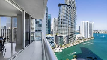 Deluxe Apartment | Balcony