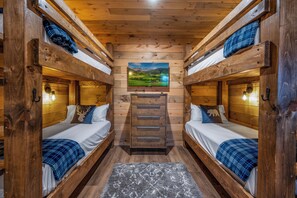 4 quartos, escrivaninha, berço de viagem, Wi-Fi de cortesia