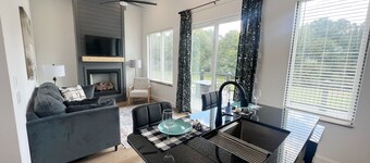 Luxury! Peaceful. Great location. Sleeps 3. Under 1 mi to South Holston Lake