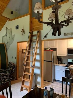 Interior - Horn HideAway: Wooded Cottage, Kayakers Welcome! (Johannesburg)