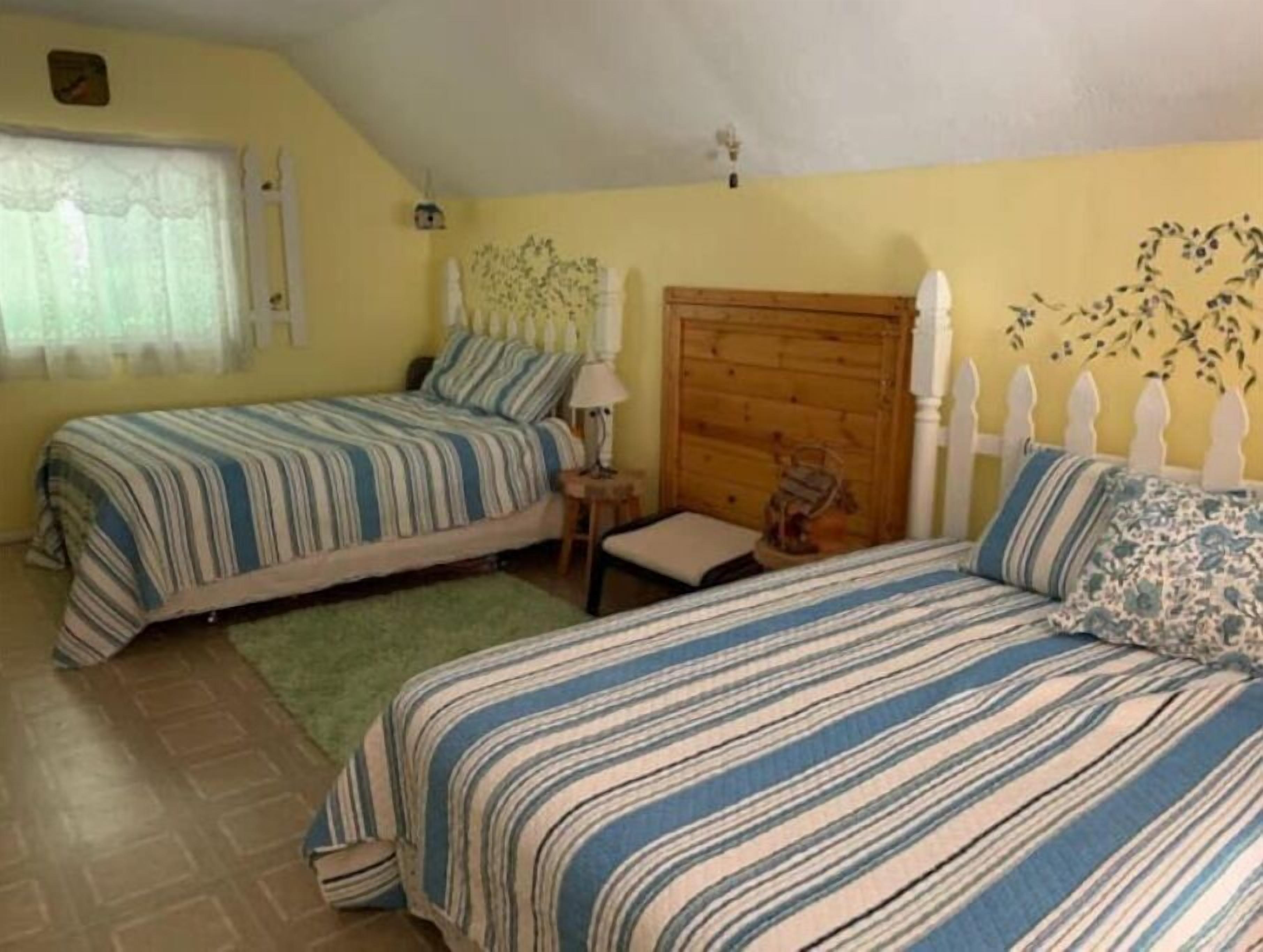 3 chambres, bureau, accès au Wi-Fi (inclus), literie fournie