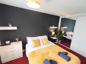 3 bedrooms, iron/ironing board, WiFi, bed sheets - Phoenix Palace, Free Parking  (North Shields)