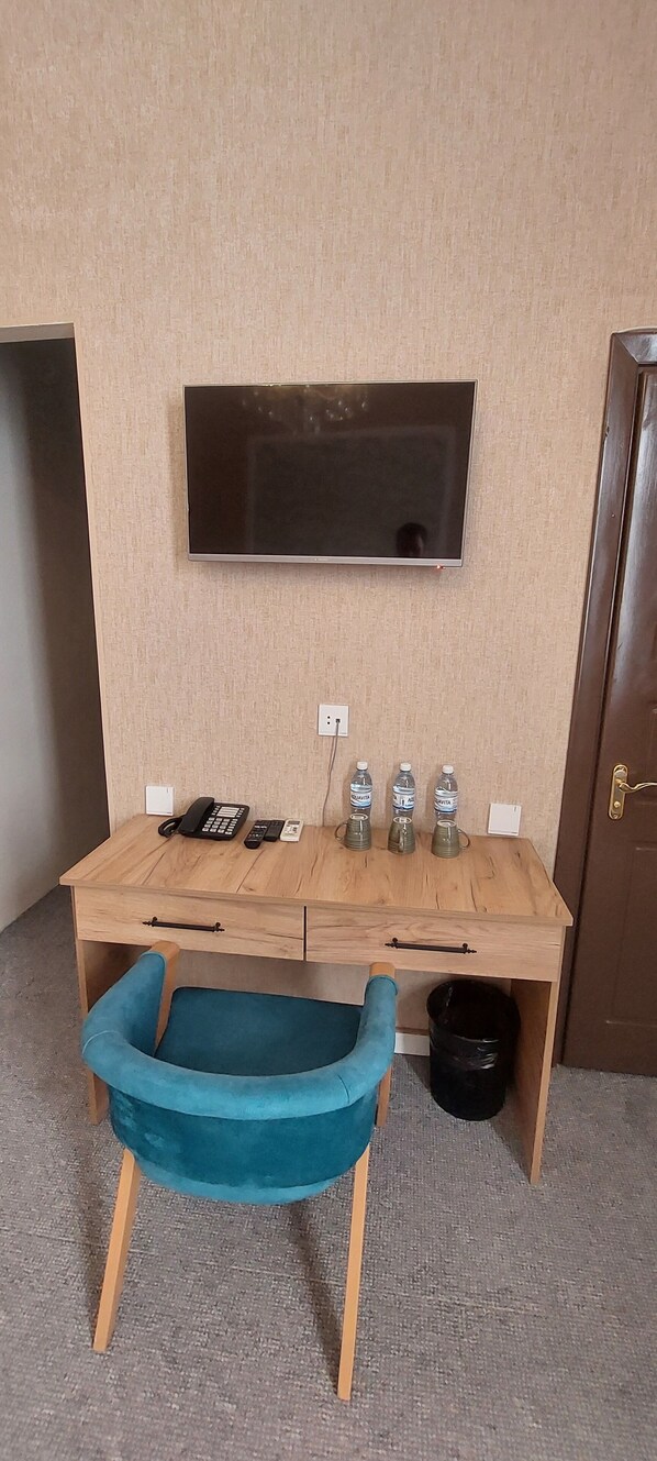 Superior Triple Room | In-room safe, desk, blackout drapes, soundproofing - Pera Hotel Baku (Baku)