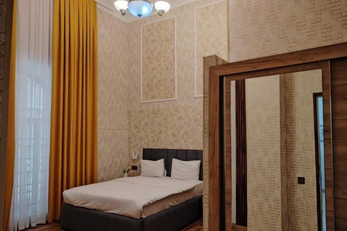 Egyptian cotton sheets, premium bedding, minibar, in-room safe