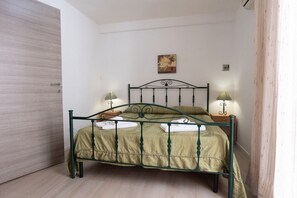 1 Schlafzimmer, Bügeleisen/Bügelbrett, Bettwäsche