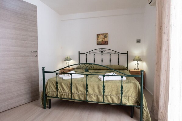 1 bedroom, iron/ironing board, bed sheets