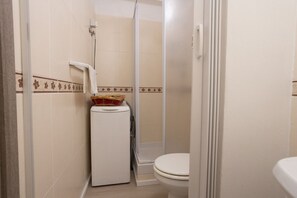 Regadera, secadora de cabello, bidet
