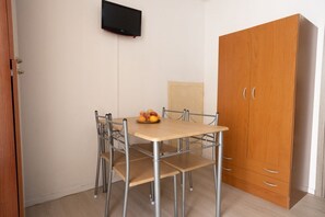 Dining - GuestHost - Lovely apartment of about 30 sqm, ideal for two people, located on the ground floor (1 step to access). The accommodation is located in a convenient position, at the beginning of the historic center of Castellamare del Golfo and with all serv (Castellammare del Golfo)