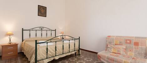 1 bedroom, iron/ironing board, bed sheets