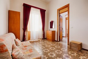 Living area - GuestHost - Castellammare Stella Apartment with Terrace (Castellammare del Golfo)