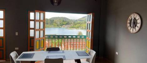 تناول الطعام