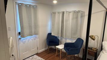 1 habitación, tabla de planchar con plancha, wifi gratis y ropa de cama