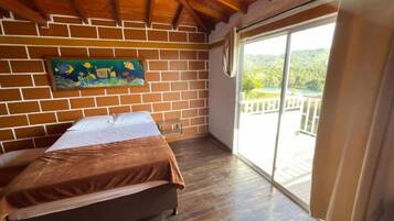 5 bedrooms, WiFi, bed sheets