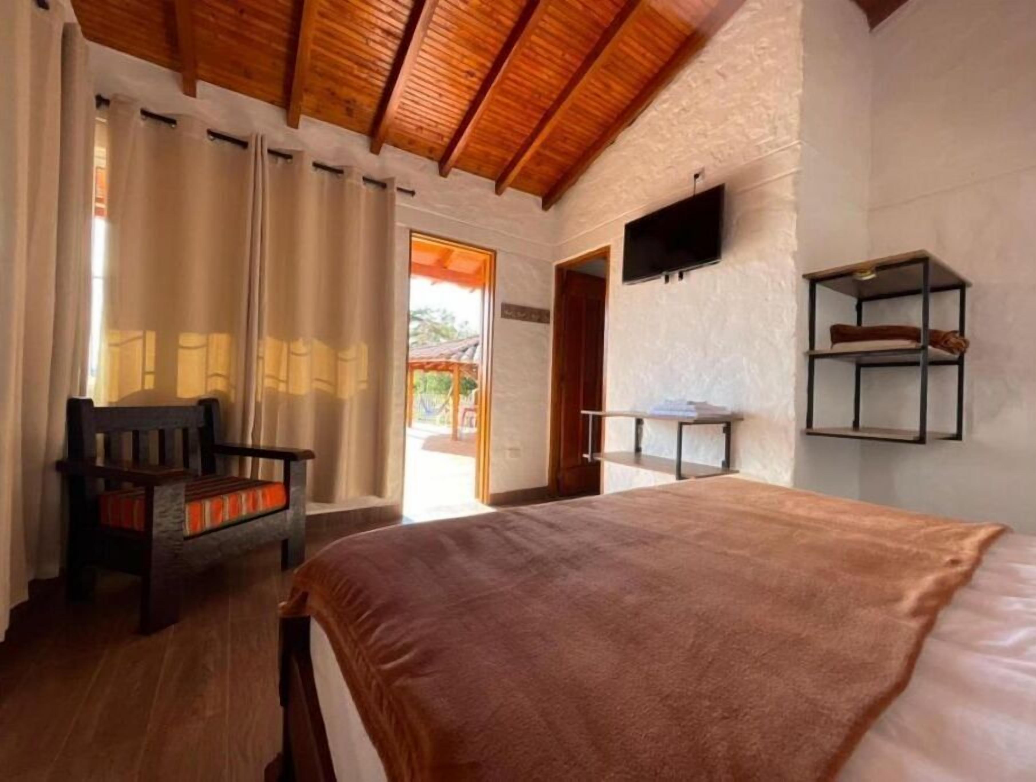 5 bedrooms, WiFi, bed sheets