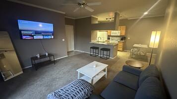 Smart TV, table tennis
