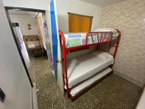 3 عدّة غرف نوم وواي فاي وملاءات أسرّة