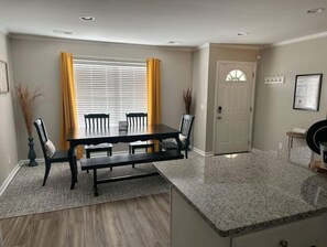 Dining - Clean, Quiet, & Cozy, Bungalow Getaway (Savannah)