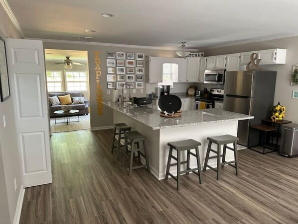 Private kitchen - Clean, Quiet, & Cozy, Bungalow Getaway (Savannah)