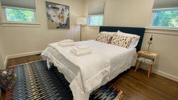 3 bedrooms, desk, iron/ironing board, free WiFi