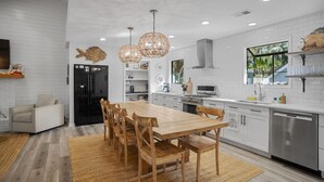 Unclassified image, 3 of 62, button - Renovated Center Island Home & Garage Apt 4bd/3ba (Fripp Island)