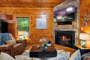 Smart-TV, Kamin, Bücher