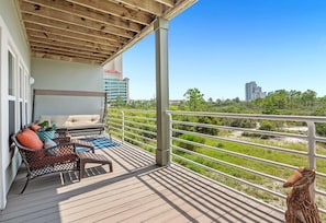 Property grounds - Promotions for summer dates. Great dates still available in August and Sept. (Orange Beach)