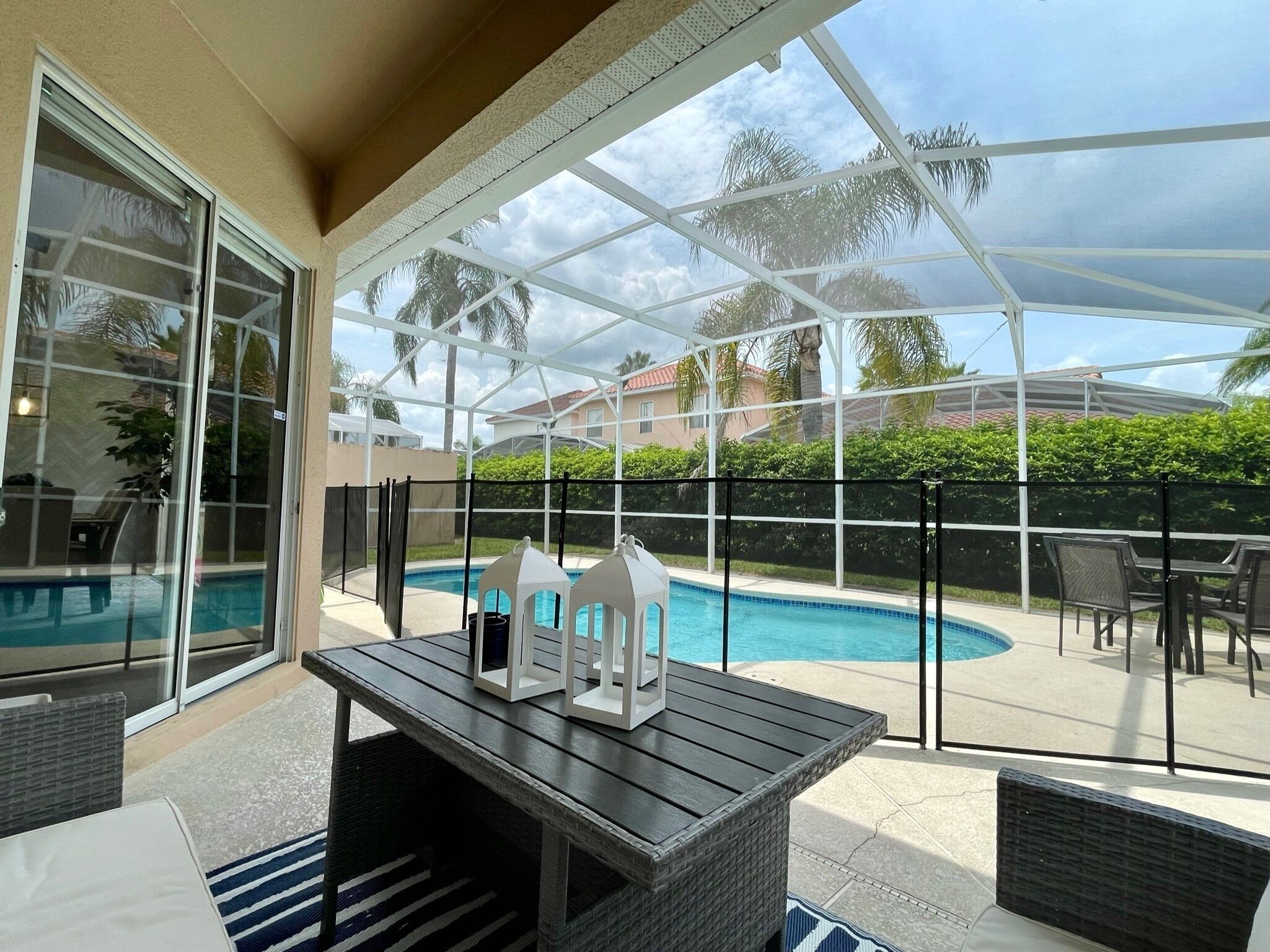 Cozy and quiet Villa w/ private pool just 15 min from WDW main entrance.