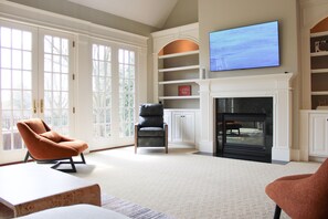 Smart TV, fireplace, DVD player