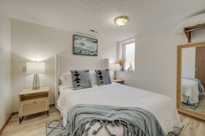 5 bedrooms, desk, travel cot, Internet - 3 Mi to Silver Dollar City! Family Getaway w/ Pool (Branson)