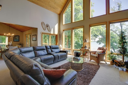 Lakefront Brainerd Cabin w/ Fireplace!