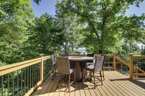Outdoor dining - Lakefront Brainerd Cabin w/ Fireplace! (Brainerd)