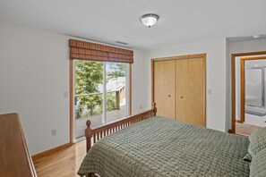 3 bedrooms, desk, iron/ironing board, WiFi - Knot Lost with gorgeous water views (Oriental)