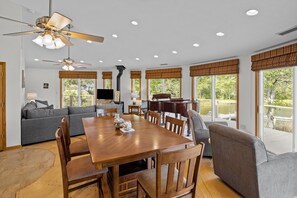 Interior - Knot Lost with gorgeous water views (Oriental)