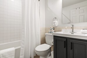 Combined shower/bathtub, hair dryer, towels
