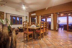 Dining - Rancho, caballos, playa y alimento todo incluido! (La Paz)
