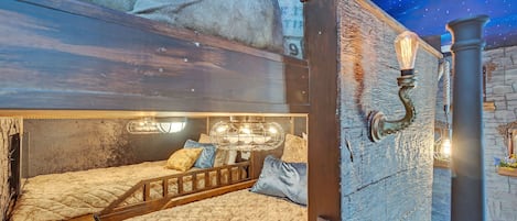 5 habitaciones, tabla de planchar con plancha, wifi y ropa de cama