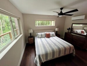 3 bedrooms, desk, iron/ironing board, travel crib