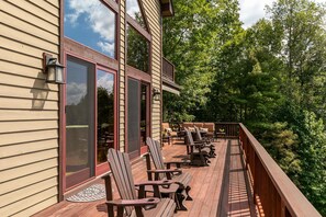 Property grounds - Haven at Headwaters: Long-range Mountain Views, Pet Friendly, Gameroom (Elk Park)