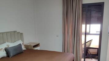 2 habitaciones, tabla de planchar con plancha, wifi y ropa de cama